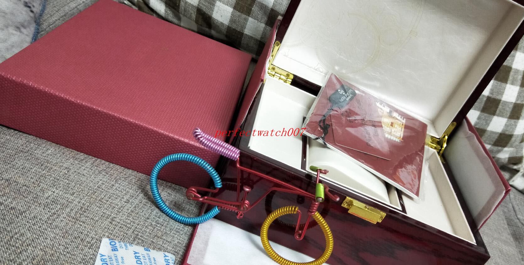 2019 Hot sale 5740 5711 5712 5990 5980 watch quality PP Nautilus watch original box paper documents wooden gift box bag, Black;blue
2019 Hot sale 5740 5711 5712 5990 5980 watch quality PP Nautilus watch original box paper documents wooden gift box bag, Black;blue
