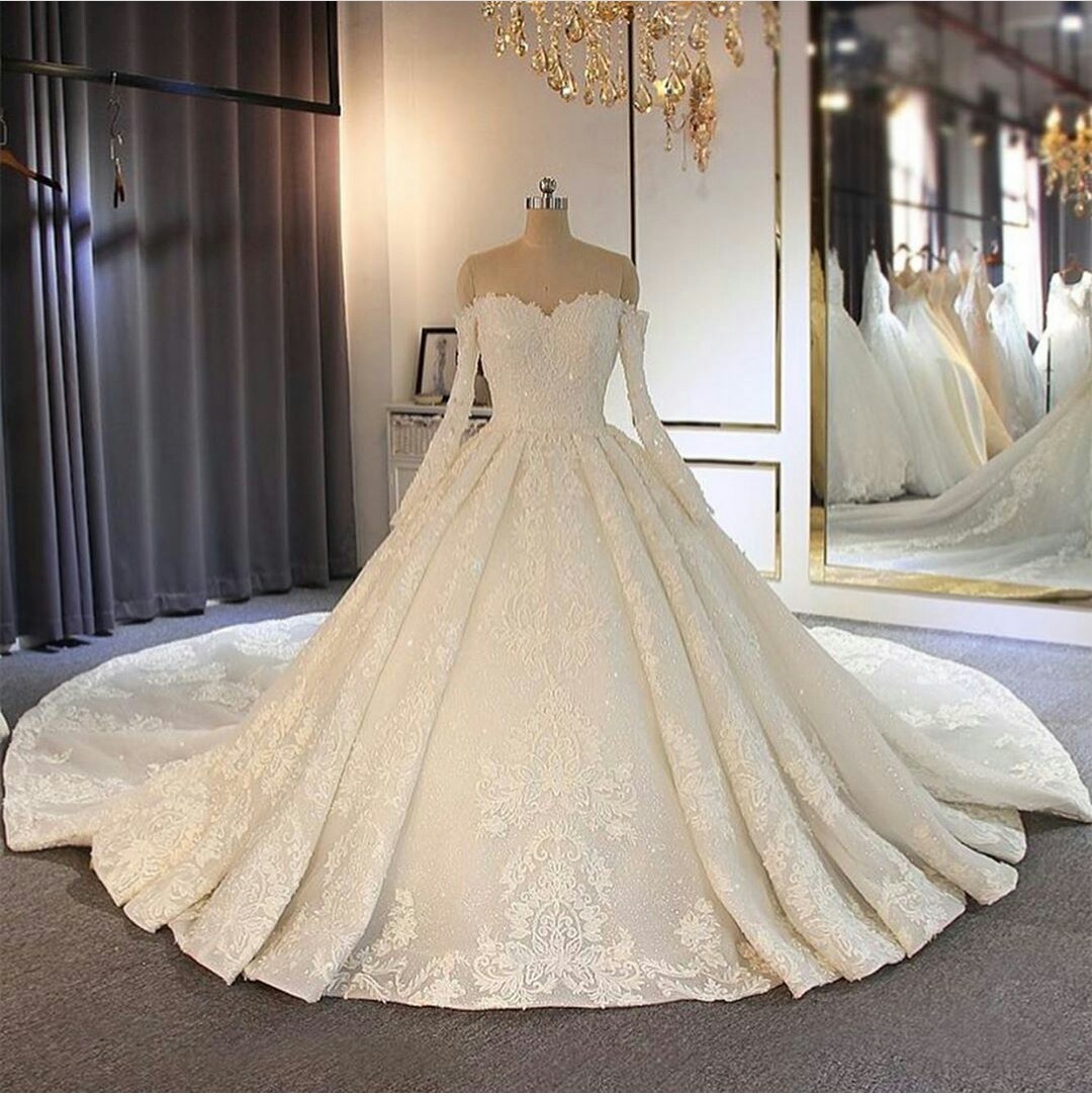 2020 Luxury Ball Gown Wedding Dresses Off The Shoulder Lace Appliques Long Sleeve Bridal Gowns Plus Size Robes De Mariée