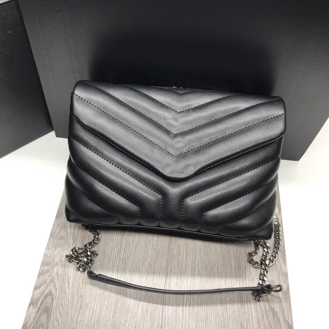 Luxury Classic Bags V Shape Flaps Chain Bag Designer Handbags High Quality Women Shoulder handbag Clutch Tote Messenger crossbody bag, Grey
Luxury Classic Bags V Shape Flaps Chain Bag Designer Handbags High Quality Women Shoulder handbag Clutch Tote Messenger crossbody bag, Grey