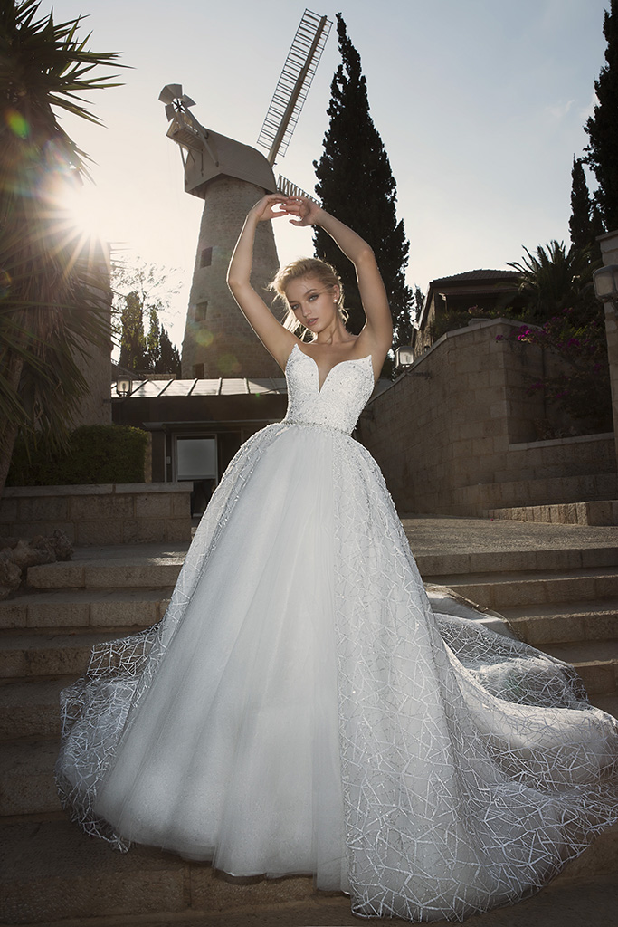 Dany Mizrachi A Line Wedding Dresses Sweetheart Strapless Lace Sequined Bridal Gowns with Detachable Train Stunning Tulle Wedding Dress