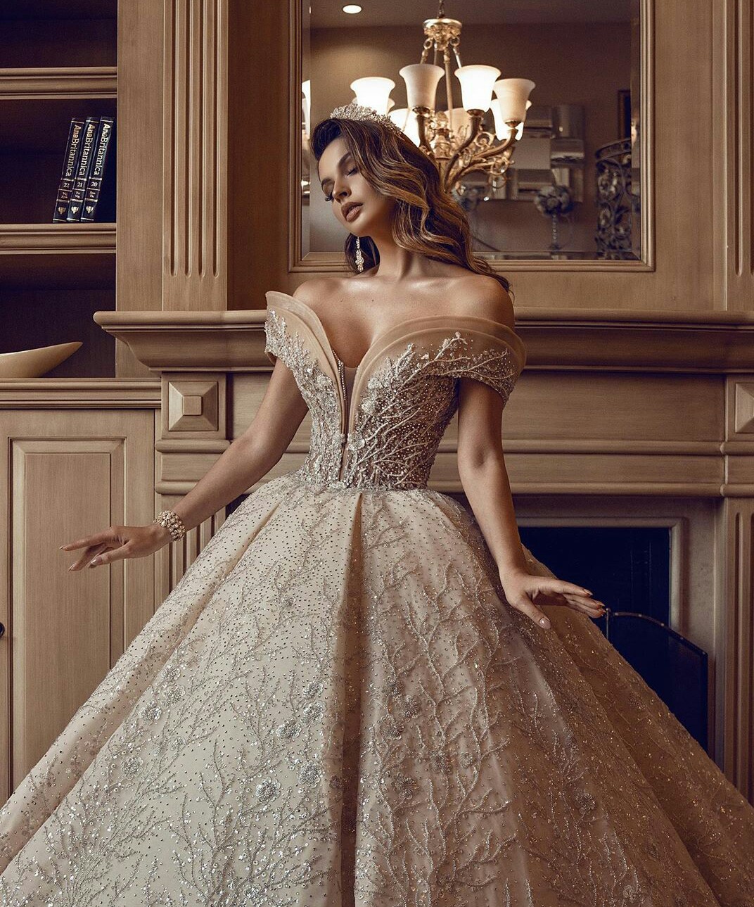 Gorgeous Champagne Ball Gown Wedding Dresses Off The Shoulder Beaded Appliqued Arabic Bridal Gowns Vintage Plus Size robes de soiree
