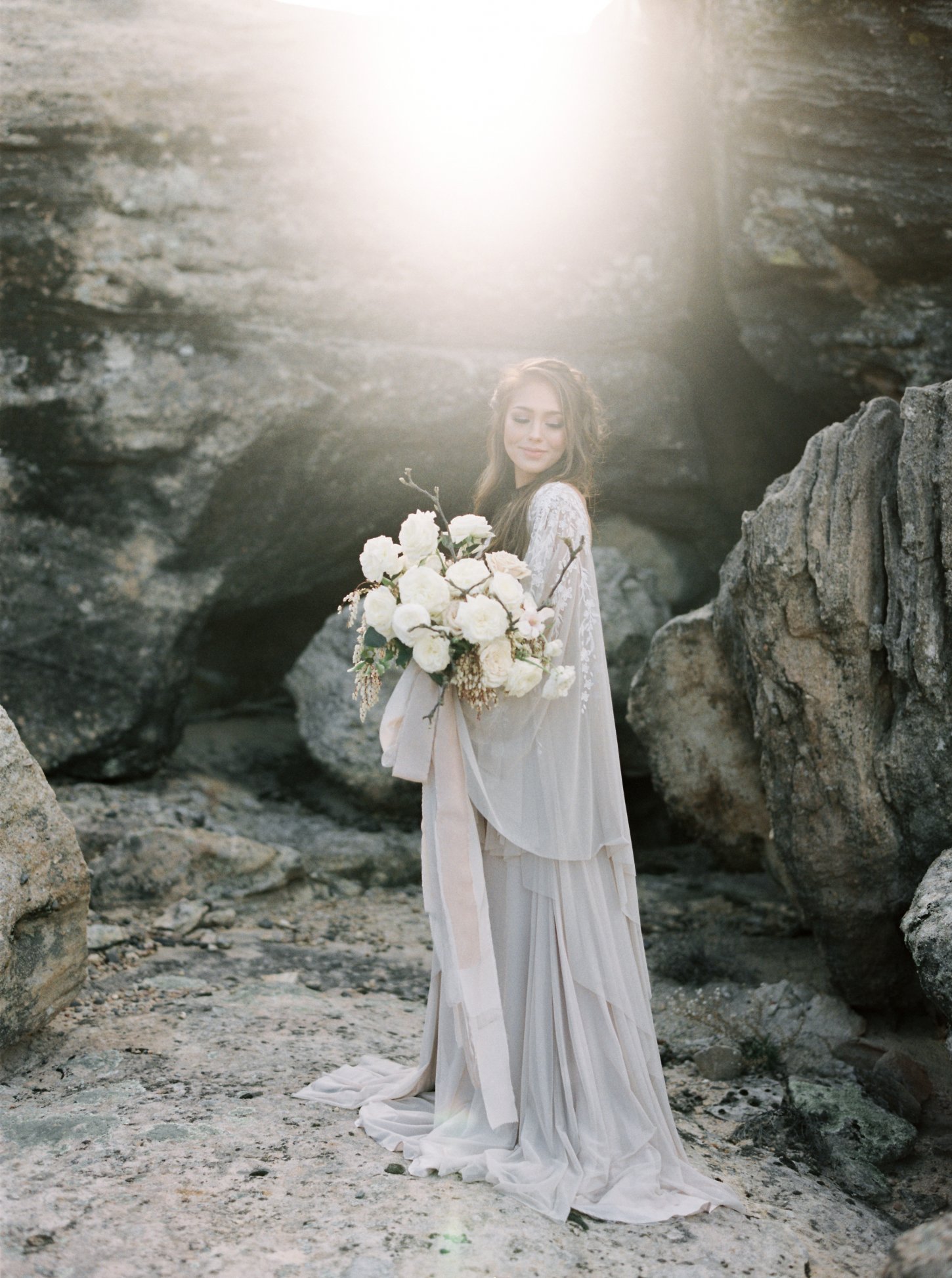 2019 Modest Wedding Dresses A Line Lace Jewel Neck Batwing Sleeve Wedding Dress with Embroidered Bodice Sweep Train Custom Beach Bridal Gown