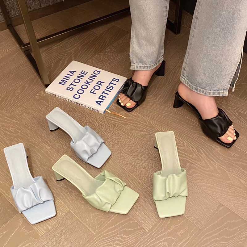 2020 Fashion Square Med Heels Women Slippers Summer Slip On Outdoor Sandals Shoes Ladies Elegant Pleated Women Slippers, Black
2020 Fashion Square Med Heels Women Slippers Summer Slip On Outdoor Sandals Shoes Ladies Elegant Pleated Women Slippers, Black