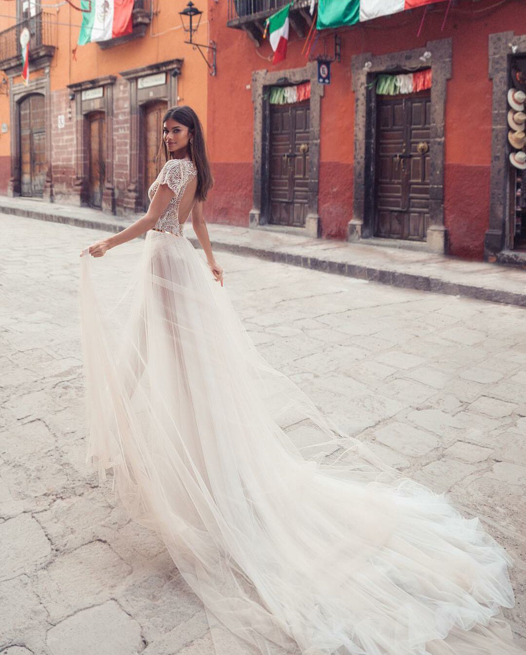 Sexy Beach Wedding Dresses Illusion Bodice Lace V Neck Backless Thigh High Slits Bridal Gowns Fashion Boho Wedding Dress