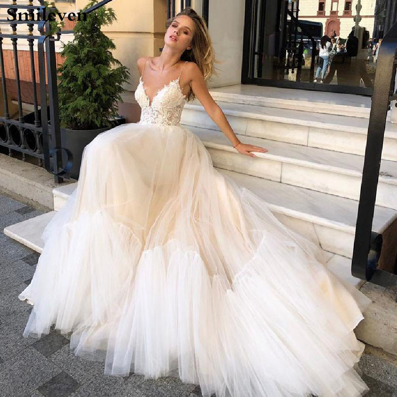 Backless Stylish Lace Beach Wedding Dresses V Neck Bohemian Bridal Gowns A Line Sweep Train Ruffled Tulle Robe De Marie