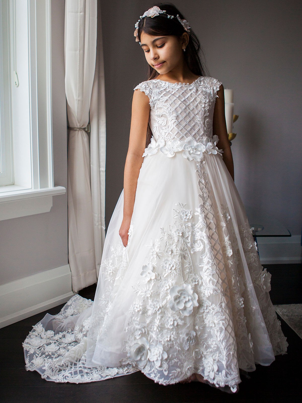 Cheap Ivory Flower Girl Dresses With Lace Pearls A Line Jewel Neck Girls Pageant Dress Custom Made Cap Sleeves Kids Formal Gown