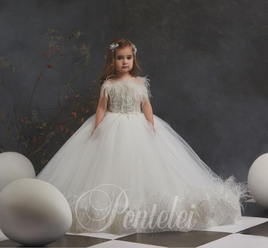 2020 Cute Ball Gown Flower Girl Dresses Strapless Sequins Beads Feather Girls Pageant Dress Custom Made Luxury First Communion Gowns