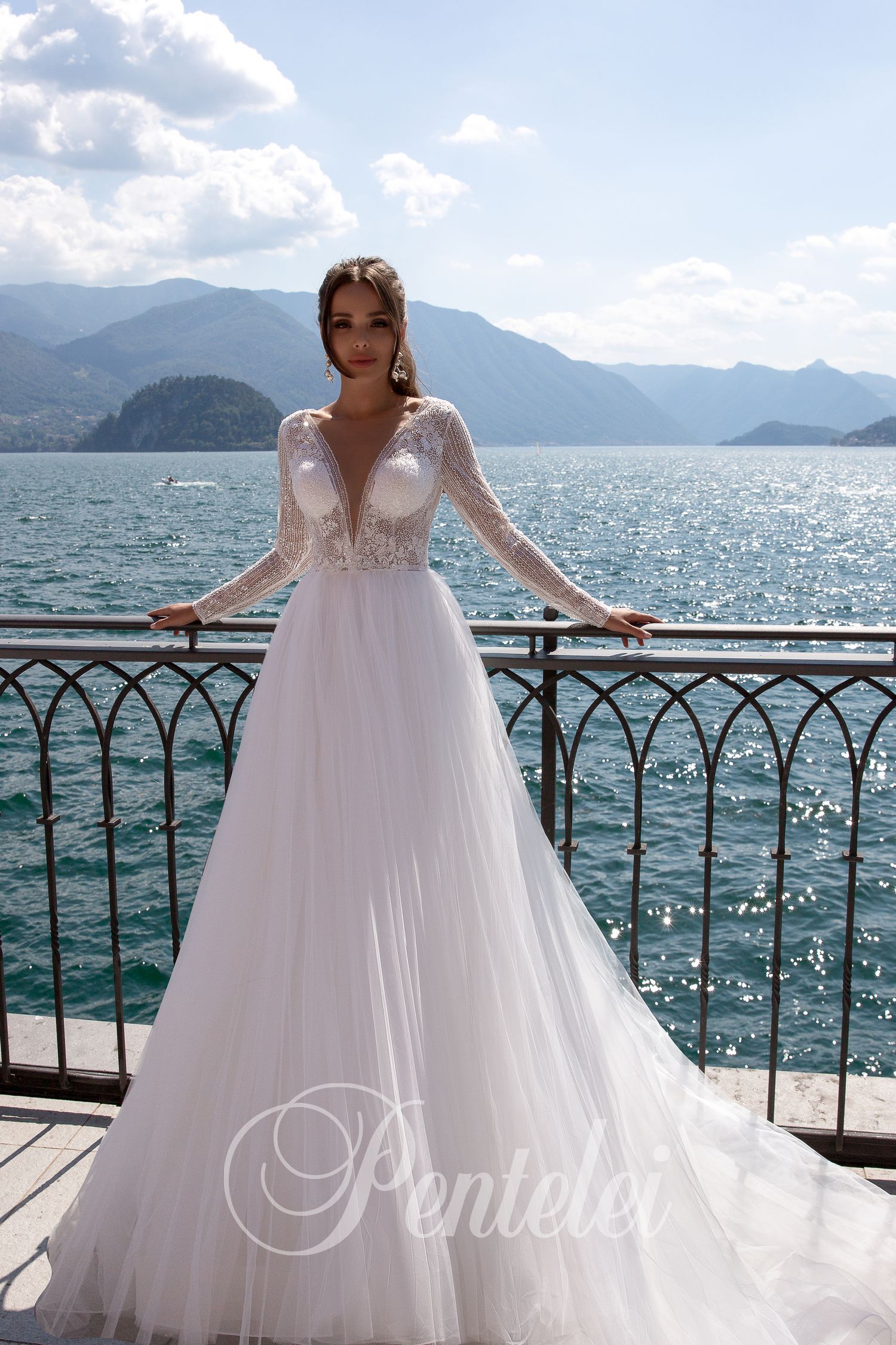 Long Sleeves Bridal Gowns V Neck Appliqued Beaded Sequins Newest Chic Wedding Dress Ruffle Sweep Train Custom Made Robes De Mariée, Dark navy
Long Sleeves Bridal Gowns V Neck Appliqued Beaded Sequins Newest Chic Wedding Dress Ruffle Sweep Train Custom Made Robes De Mariée, Dark navy