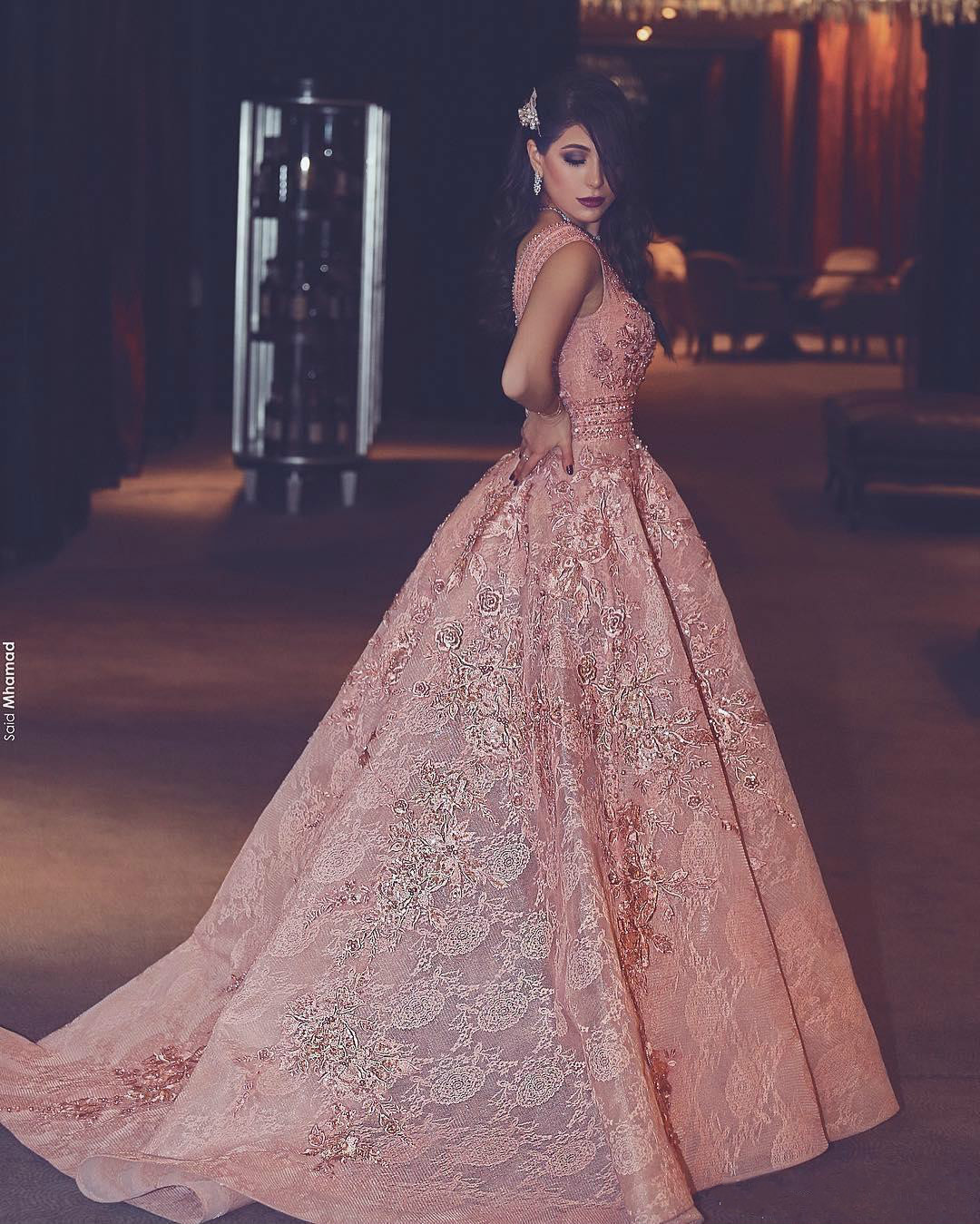 2020 Arabic Evening Gowns V Neck Lace Appliques Beads A Line Princess Prom Dress Party Wear Sweep Train Formal Gowns