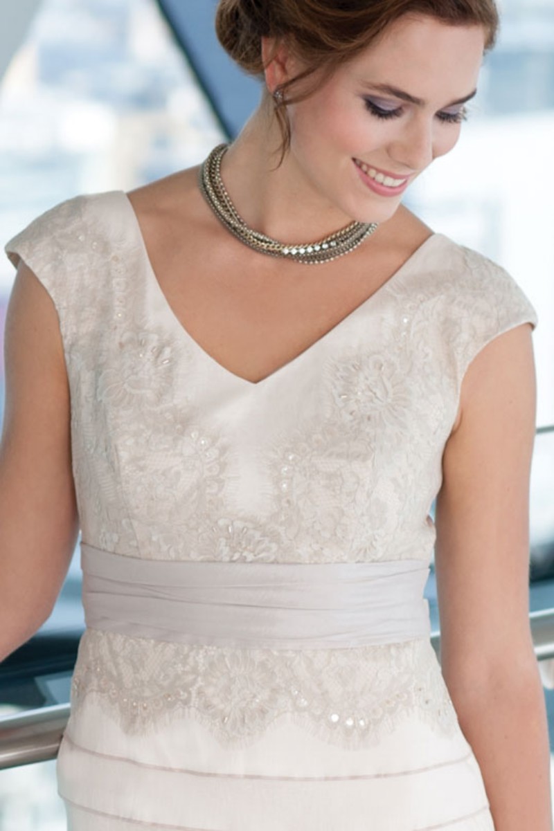 Modern Sheath Ispirato Mother of The Bride Dress V Neck Sleeveless Applique Sequins Two Pieces Wedding Guest Dresss Knee Length Evening Gown