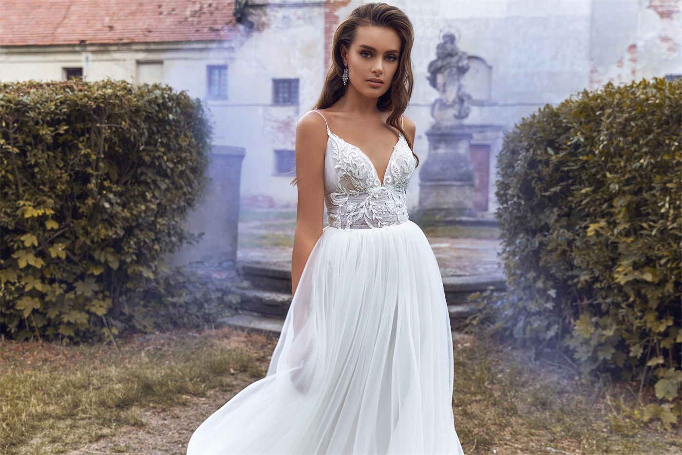 simple a line wedding dresses spaghetti straps backless appliqued wedding dress court train custom made sexy bridal gowns