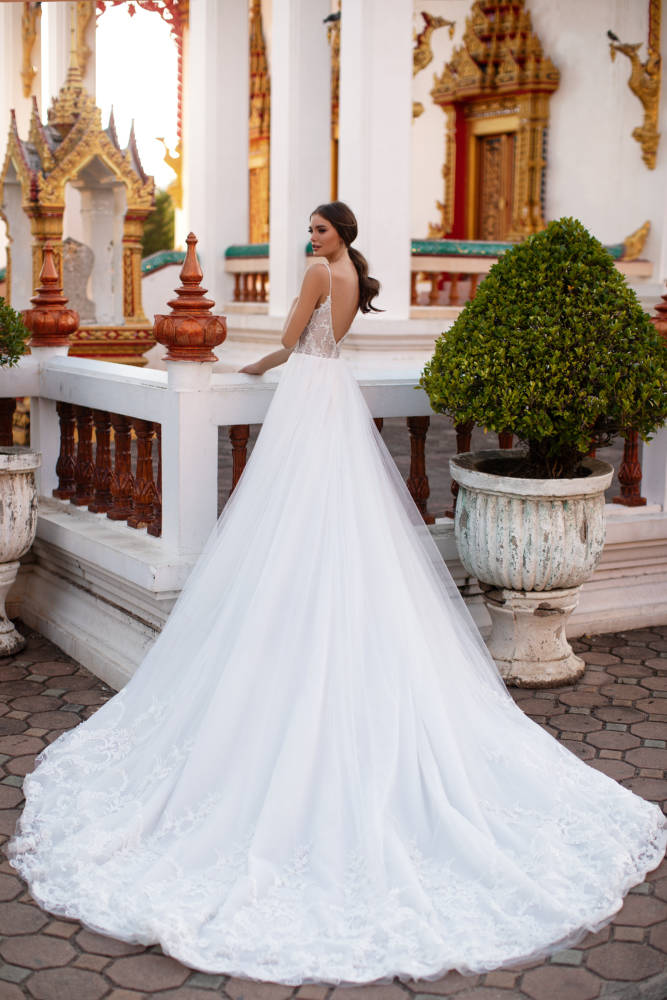 2020 Millanova Gorgeous Bridal Gowns Spaghetti Beading Appliques Lace A Line Wedding Dresses Tulle Court Train Bridal Dresses