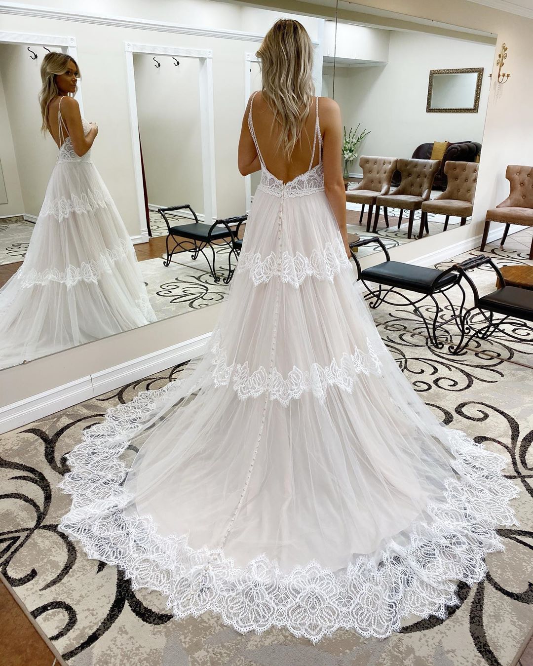 Backless Stunning Lace Beach Wedding Dresses V Neck Bohemian Bridal Gowns A Line Sweep Train Tulle Robe De Marie
