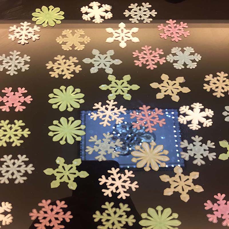 New Year Snowflake Decorations for Home Luminous Wall Sticker Child Kid Room Snowflakes Glow In The Dark Christmas Decal Winter