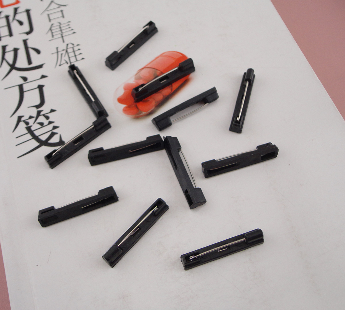 200PCS 3.0cm 1.15" Black plain plastic pin back suitable to brooches badges,30mm plastic safety pins,Bargarin for Bulk