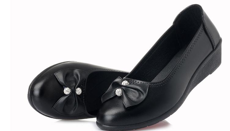 2019 Women's shoes in Spring and Autumn with New style Slope heel round head Anti-skid of Soft Bottom mother shoes @989615, Black
2019 Women's shoes in Spring and Autumn with New style Slope heel round head Anti-skid of Soft Bottom mother shoes @989615, Black