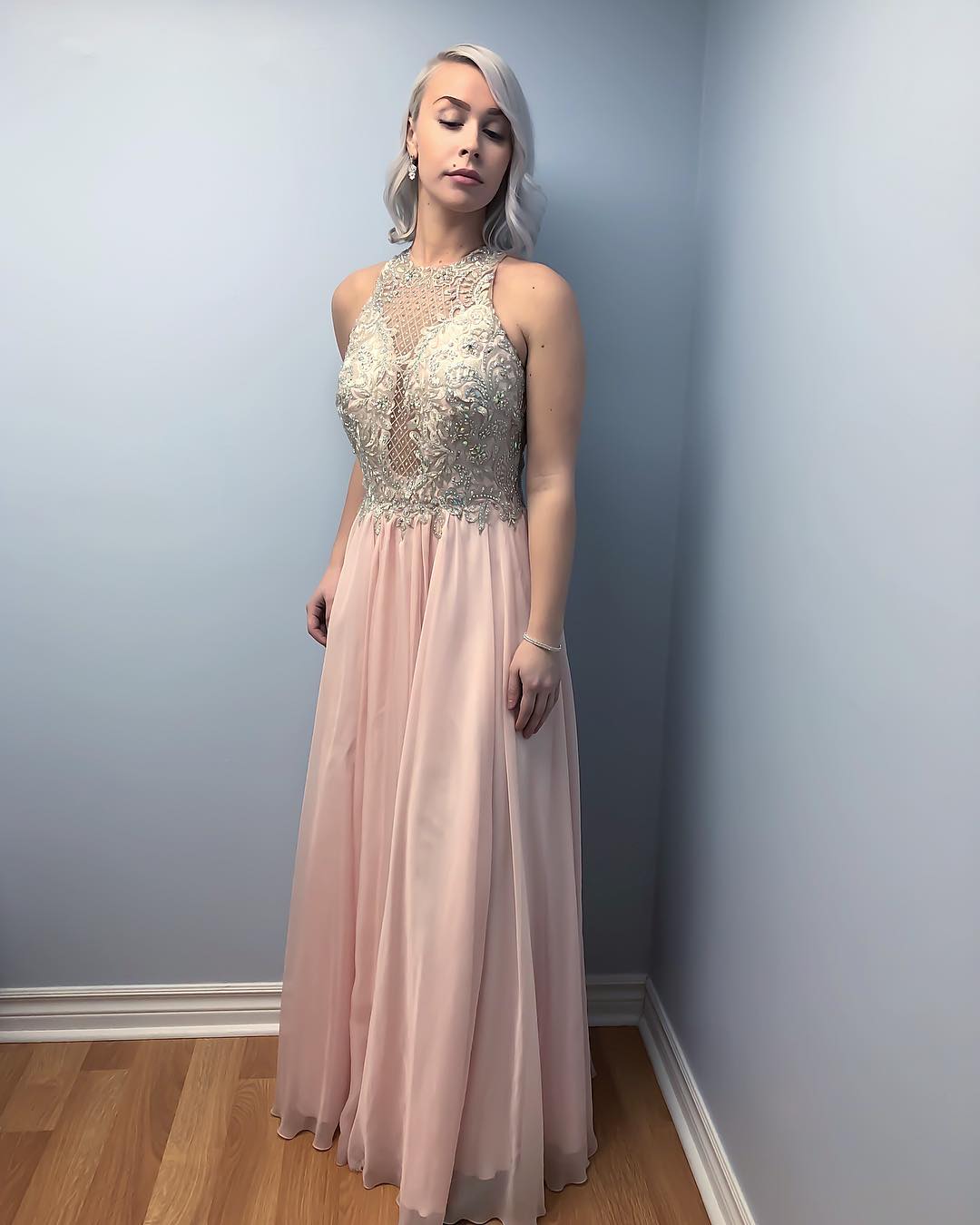 Customized A Line Sleeveless Prom Dresses Halter Evening Dress Chiffon Crystal Floor Length Zipper Formal Party Bridesmaid Gown