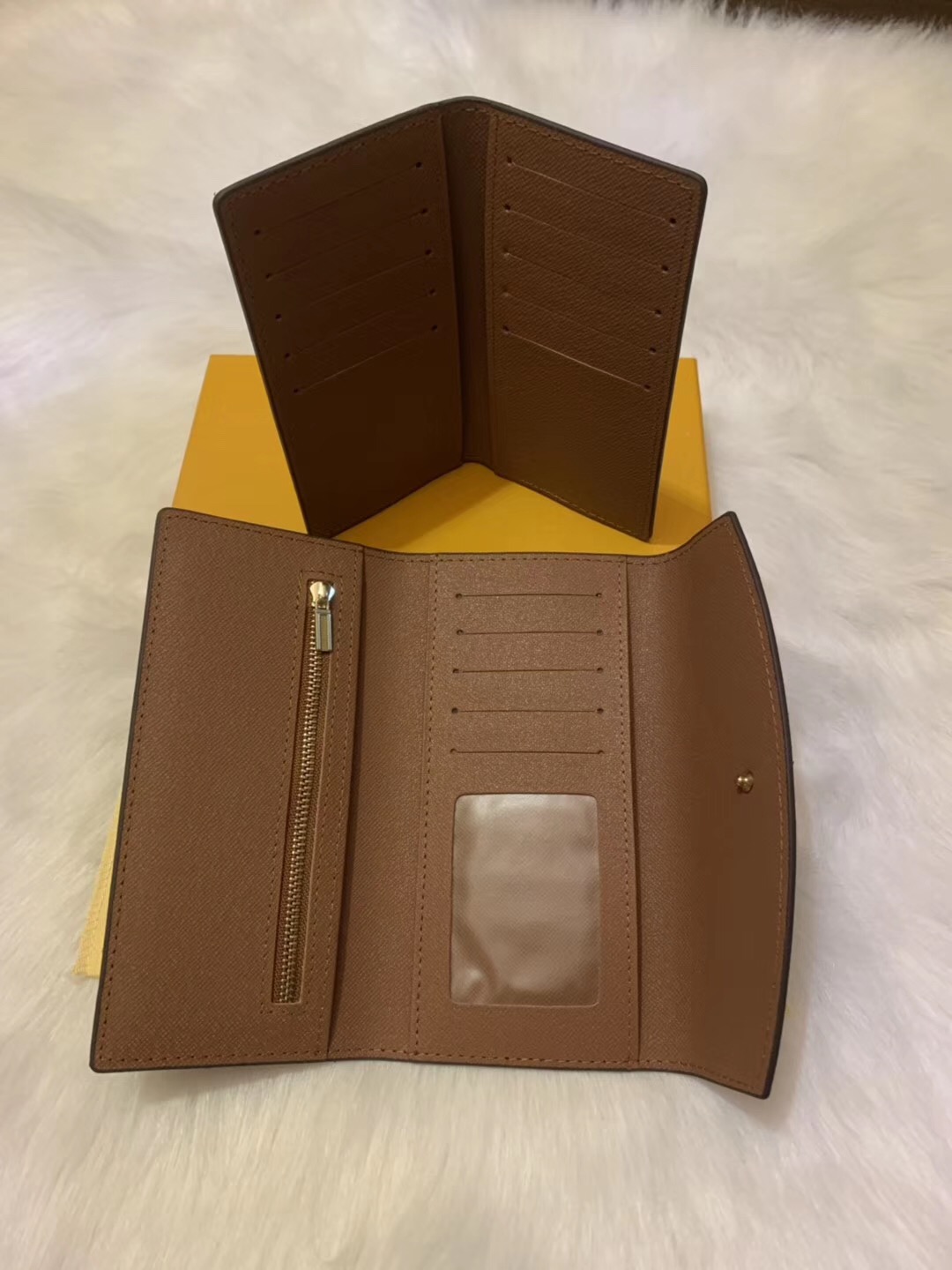2022 Top quality original leather classic designer wallet fashion leather long purse money bag zipper pouch coin pocket note designer clutch, Brown flower
2022 Top quality original leather classic designer wallet fashion leather long purse money bag zipper pouch coin pocket note designer clutch, Brown flower