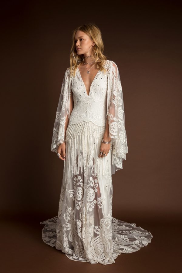 Vintage Bohemian Dresses With Wrap Lace Appliqued Sweep Train V Neck Tassel Hollow Back Beach Wedding Dress Plus Size Bridal Gowns