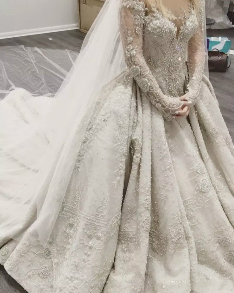 Long Sleeves Lace Ball Gown Wedding Dresses Rhinestone Jewel Neck Vintage Luxury Wedding Dress Full Beads Embroidery Country Bridal Gowns