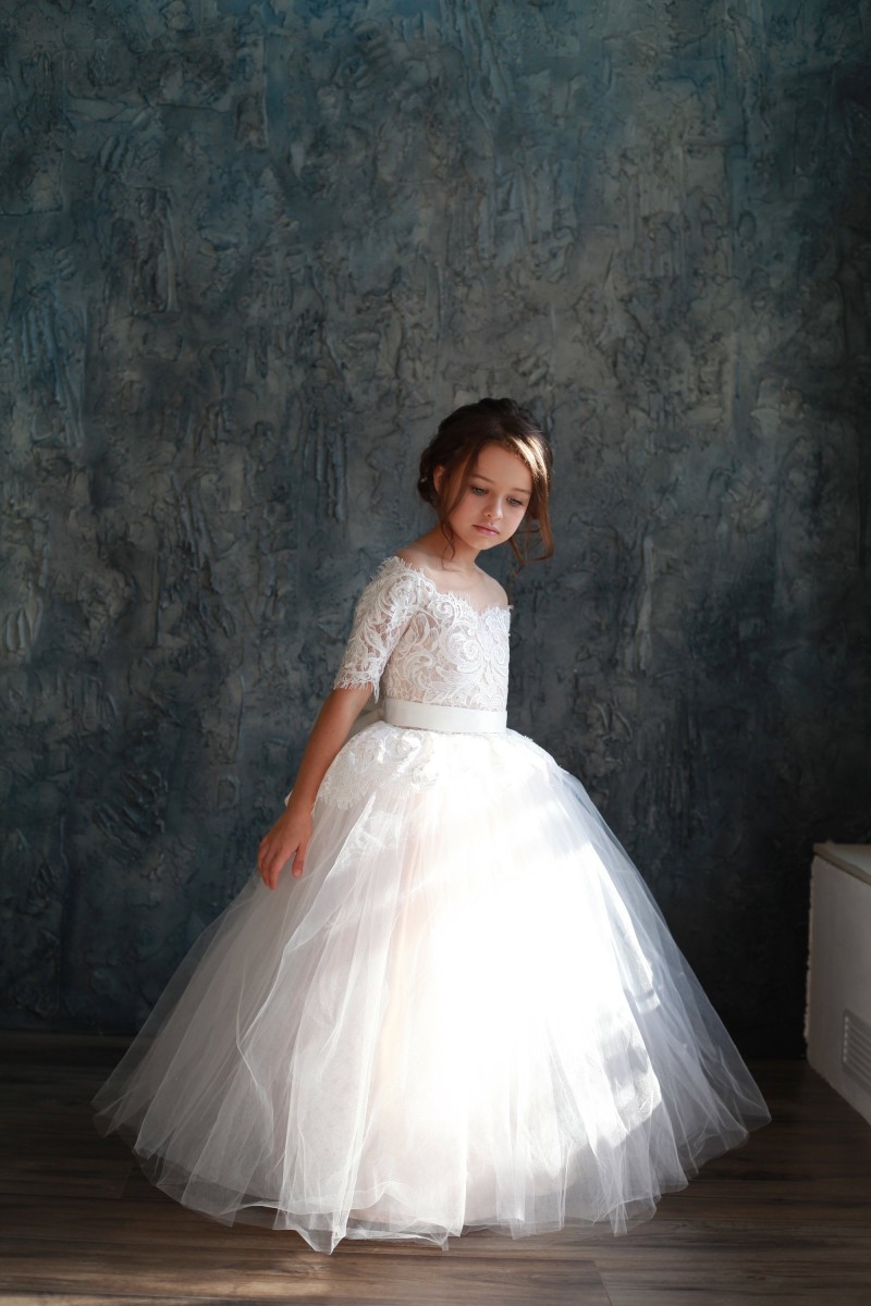Tulle Long 2019 Flower Girls Dresses For Weddings Half Sleeve Lace Appliqued Flowergirl Dresses with Bow Communion Dress