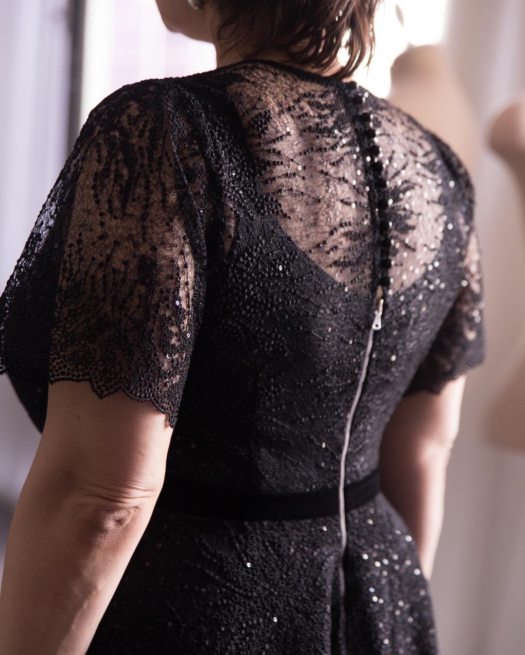 Newest Lace V Neck Short Sleeve A Line Mother Of The Bride Dresses Sequins Lace Mother Bride Dresses Plus Size Wedding Evening Gowns