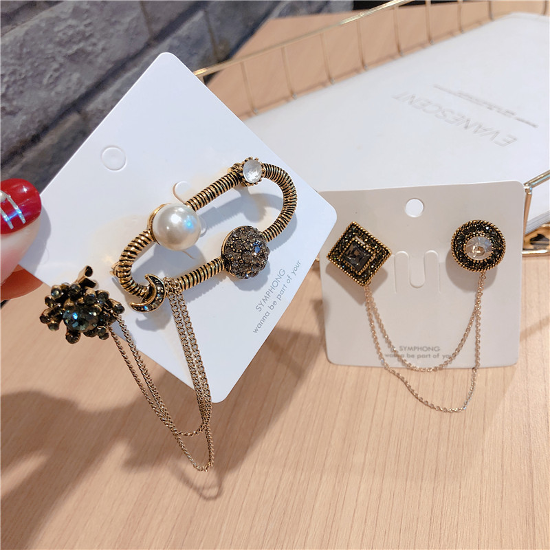 Vintage Style Women Geometric Brooch INS Fashion Design Ladies Pins for Party High Quality Pearl Alloy Brooches with Chain
Vintage Style Women Geometric Brooch INS Fashion Design Ladies Pins for Party High Quality Pearl Alloy Brooches with Chain