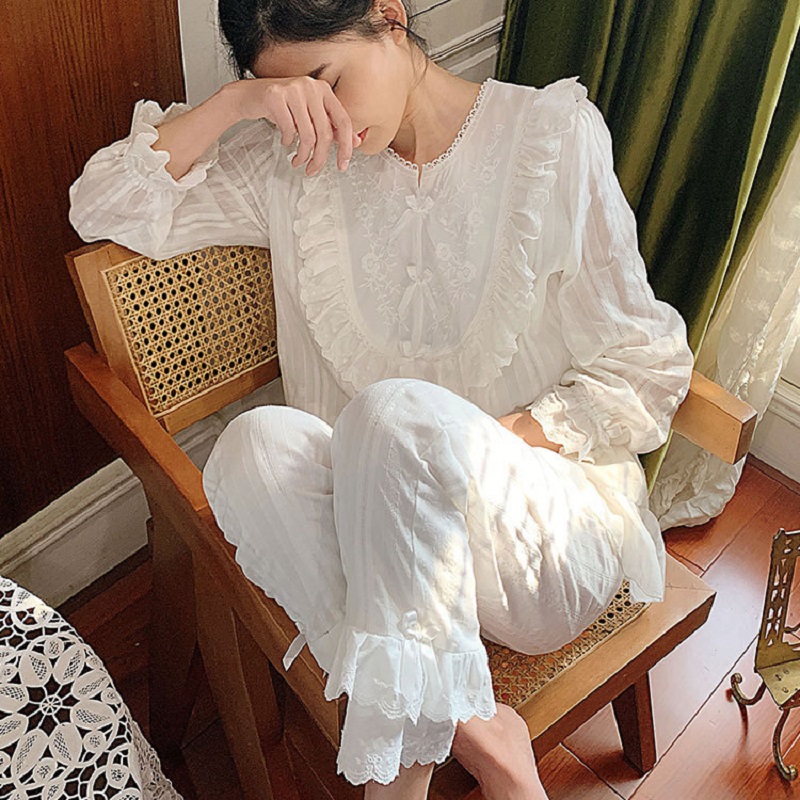 Spring Sweet White Lace Cotton Women' Embroidery Pajamas Sets Soft Vintage Princess Sleepwear Suits Autumn Pyjamas Plus Size
Spring Sweet White Lace Cotton Women' Embroidery Pajamas Sets Soft Vintage Princess Sleepwear Suits Autumn Pyjamas Plus Size