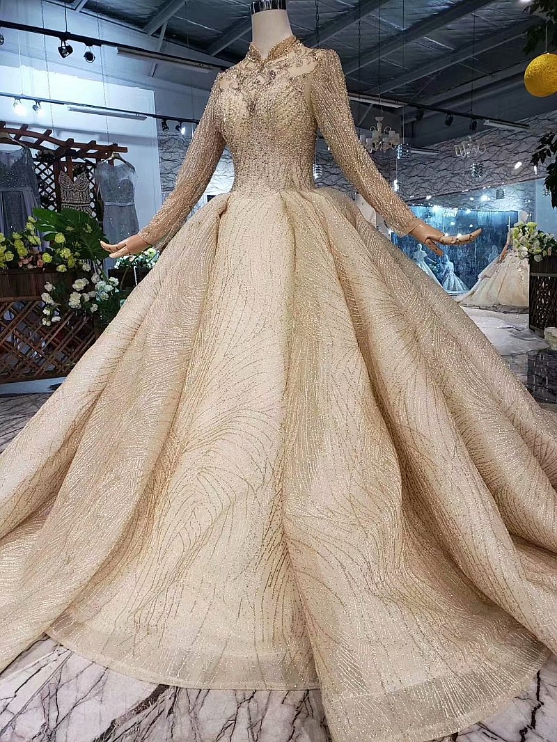 Gold Sparkly Beaded A-line High Neck Wedding Dresses Luxury Dubai Arabic Long Sleeves Lace Appliqued Crystals Court Train Bridal Gown, White
Gold Sparkly Beaded A-line High Neck Wedding Dresses Luxury Dubai Arabic Long Sleeves Lace Appliqued Crystals Court Train Bridal Gown, White