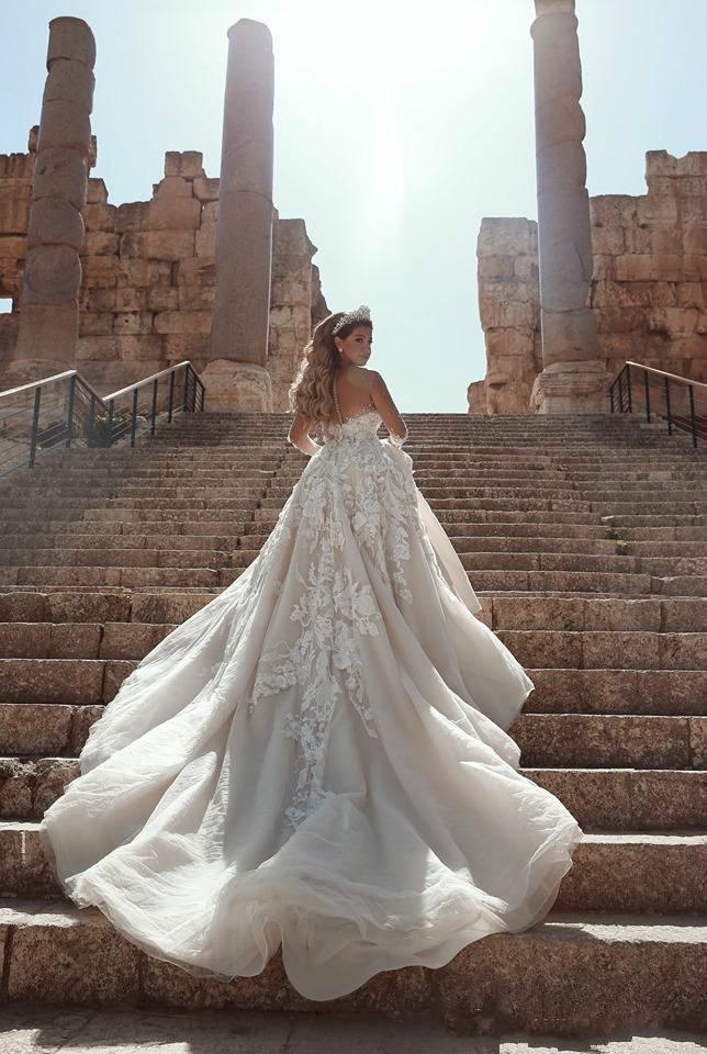 2020 Arabic Long Sleeve Wedding Dresses Sheer Jewel Neck A Line Appliqued Bead Vintage Wedding Dress Sweep Train Plus Size Vestidos De Novia