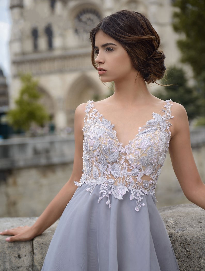A Line Lavender Side Split Dresses V Neck 3D Appliqued Beaded Prom Dress Floor Length Tulle Plus Size Evening Gowns ppliqued