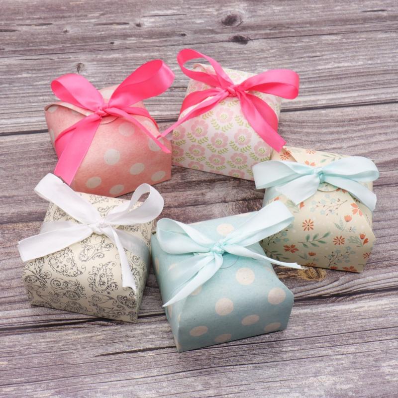 50pcs 7.5x7.5x6cm Wedding Polka Dot Candy Box Cookie Packaging Box Spot Candy Gift Baby Shower Home Party Supplies
50pcs 7.5x7.5x6cm Wedding Polka Dot Candy Box Cookie Packaging Box Spot Candy Gift Baby Shower Home Party Supplies