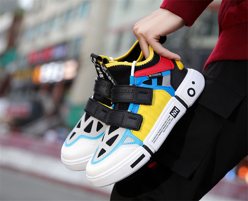 2020 With Box Fashion Designer Shoes Triple S Sneakers Cool Sole Stitching Wild Sneakers Three Color Men Running Outdoor Shoes
2020 With Box Fashion Designer Shoes Triple S Sneakers Cool Sole Stitching Wild Sneakers Three Color Men Running Outdoor Shoes