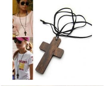 Wooden Necklace Cross Vintage Jewelry Pendant Simple Wooden Cross And Leather Rope Charm Wedding Women Necklace Sweater Chain GB1291