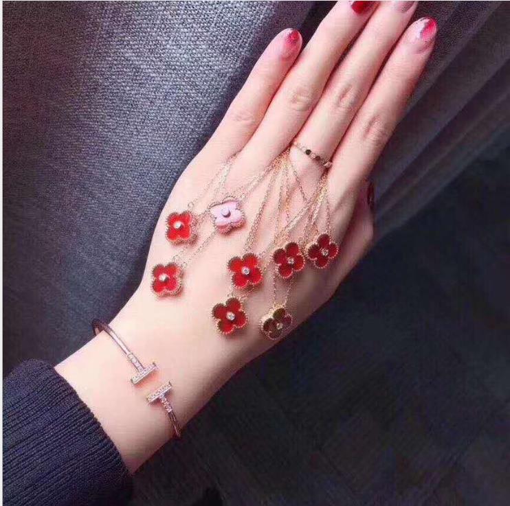 Necklace Japan and South Korea simple titanium steel two-color agate single diamond pendant collarbone chain women's sweater chain