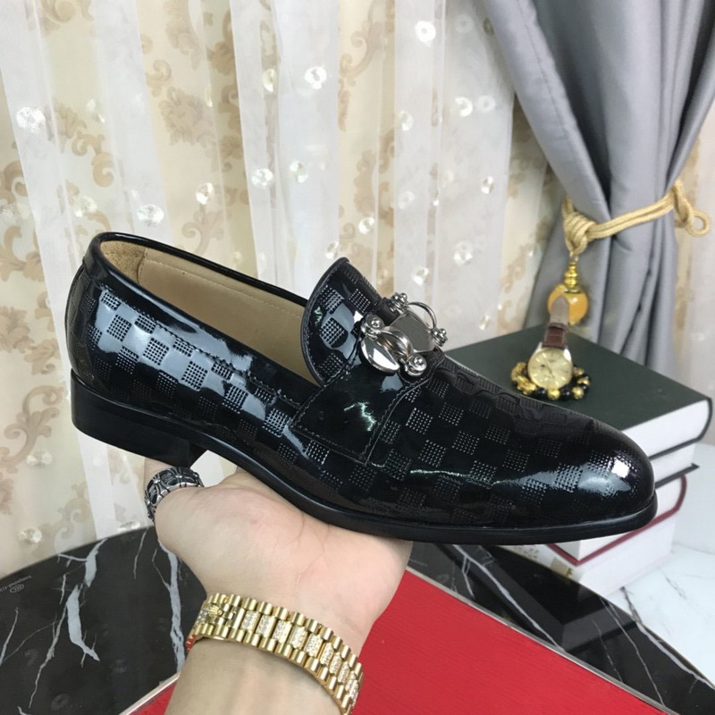 New 2020 Brand Men Shoes Luxury Designer Black Plaid Patent Genuine Leather Oxfords Flats Dress Shoes Mens Loafers Wedding Shoes 38-44
New 2020 Brand Men Shoes Luxury Designer Black Plaid Patent Genuine Leather Oxfords Flats Dress Shoes Mens Loafers Wedding Shoes 38-44