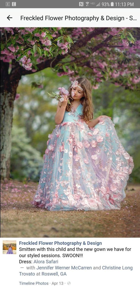 Lovely Flower Girl Dresses A Line 3D Floral Appliqued V Neck Ball Gowns Girls Pageant Dress Custom Luxury Birthday Party Gowns