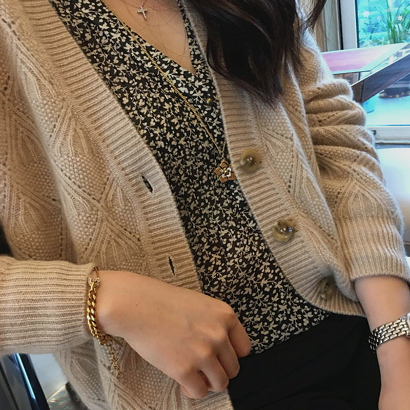 Spring and autumn series ladies hollow knitted cardigan loose v-neck cashmere wool sweater full sleeve new single-breasted coat, Pink
Spring and autumn series ladies hollow knitted cardigan loose v-neck cashmere wool sweater full sleeve new single-breasted coat, Pink