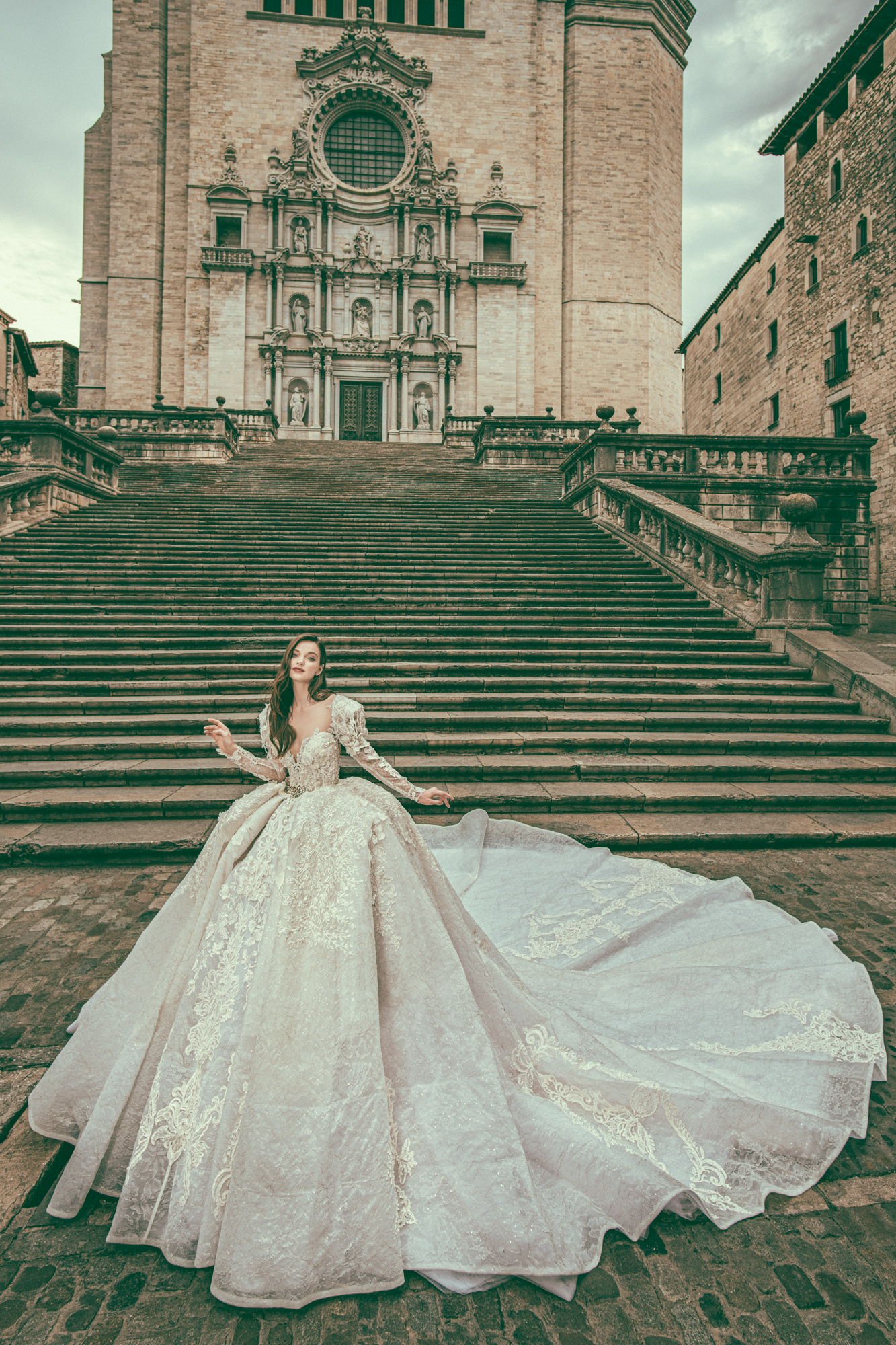 Newest Bohemian Corona Borealis Ball Gown Wedding Dresses Long Sleeve Tulle Lace Applique Wedding Gowns Sweep Train robe de mariée