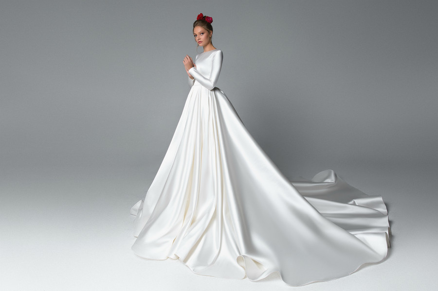 Elegant Satin Dresses Jewel Neck A e Long Sleeves Beach Wedding Dress Sweep Train Vestidos De Novia Country Bridal Gowns