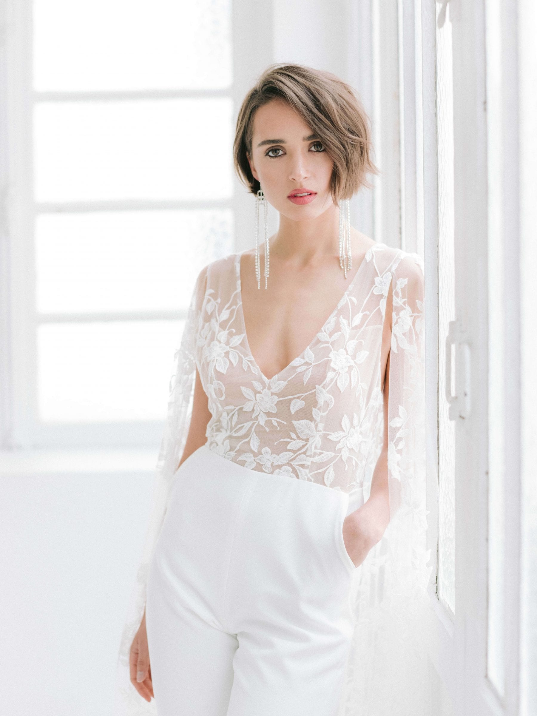 2020 White Wedding Pantsuits With Wrap V Neck Lace Appliqued Bridal Jumpsuit Formal Pants Outfit Ankle Length Wedding Gowns