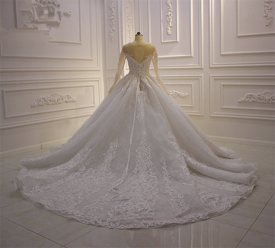 luxury ball gown wedding dresses long sleeves lace appliqued sheer bridal dresses beaded sequins plus size wedding gowns robe de mariee