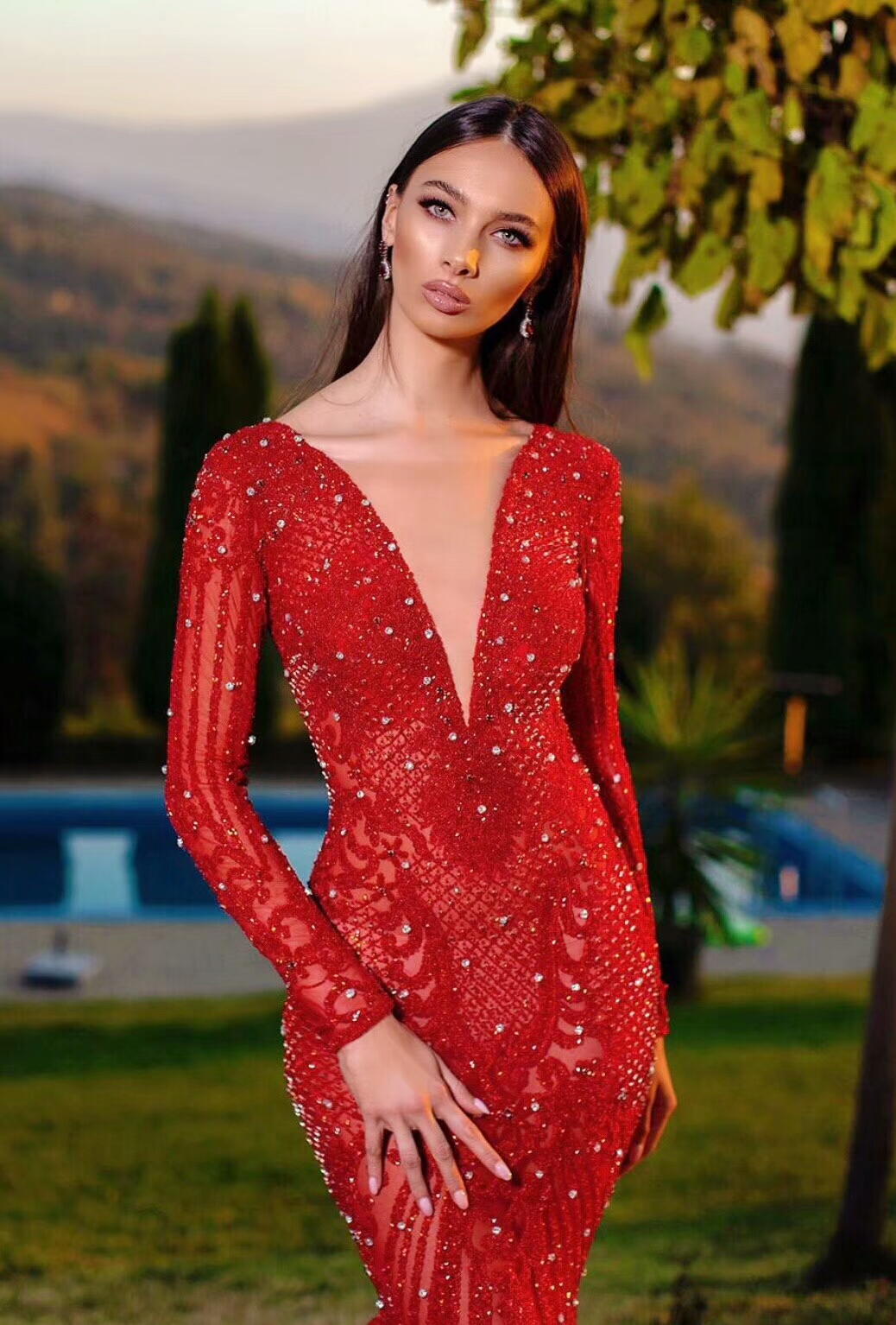 2020 Red Mermaid Prom Dresses Lace Appliqued Crystal Plunging Neck Long Sleeve Evening Dress Tiered Skirts Illusion Sexy Robe de soriee