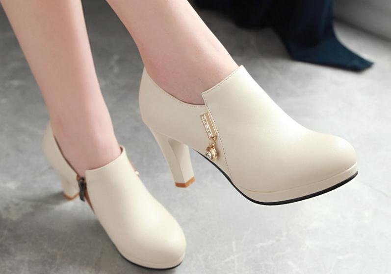 2020 Women's shoes in Spring and Autumn with New style High heel Coarse heel round head @9121, Black
2020 Women's shoes in Spring and Autumn with New style High heel Coarse heel round head @9121, Black