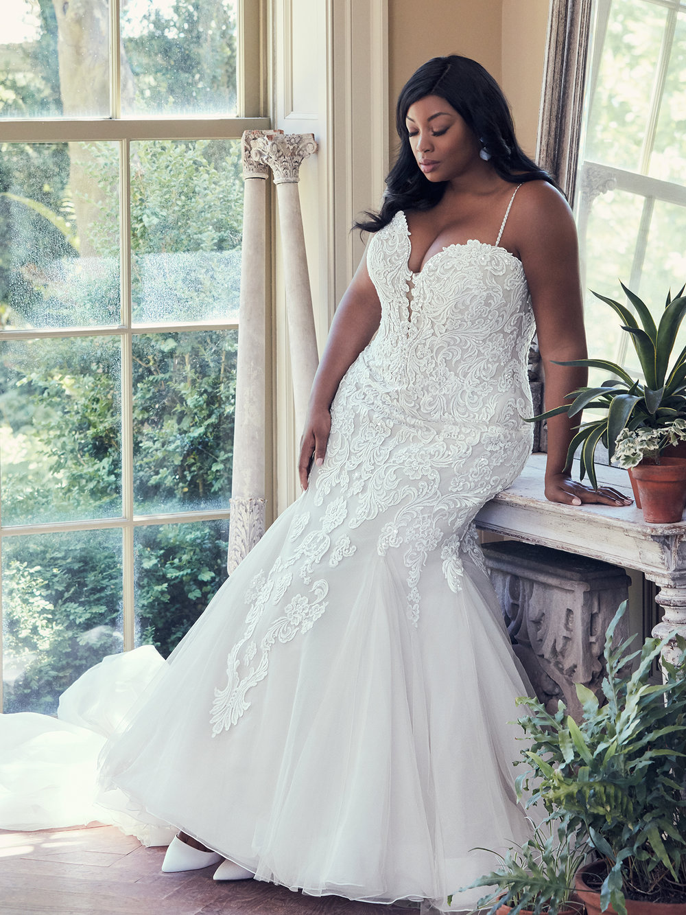 Size Stunning Plus Mermaid Lace Wedding Dresses Spaghetti Straps Plunging Neck Bridal Gowns Sweep Train Tulle Trumpet Robe De Marie