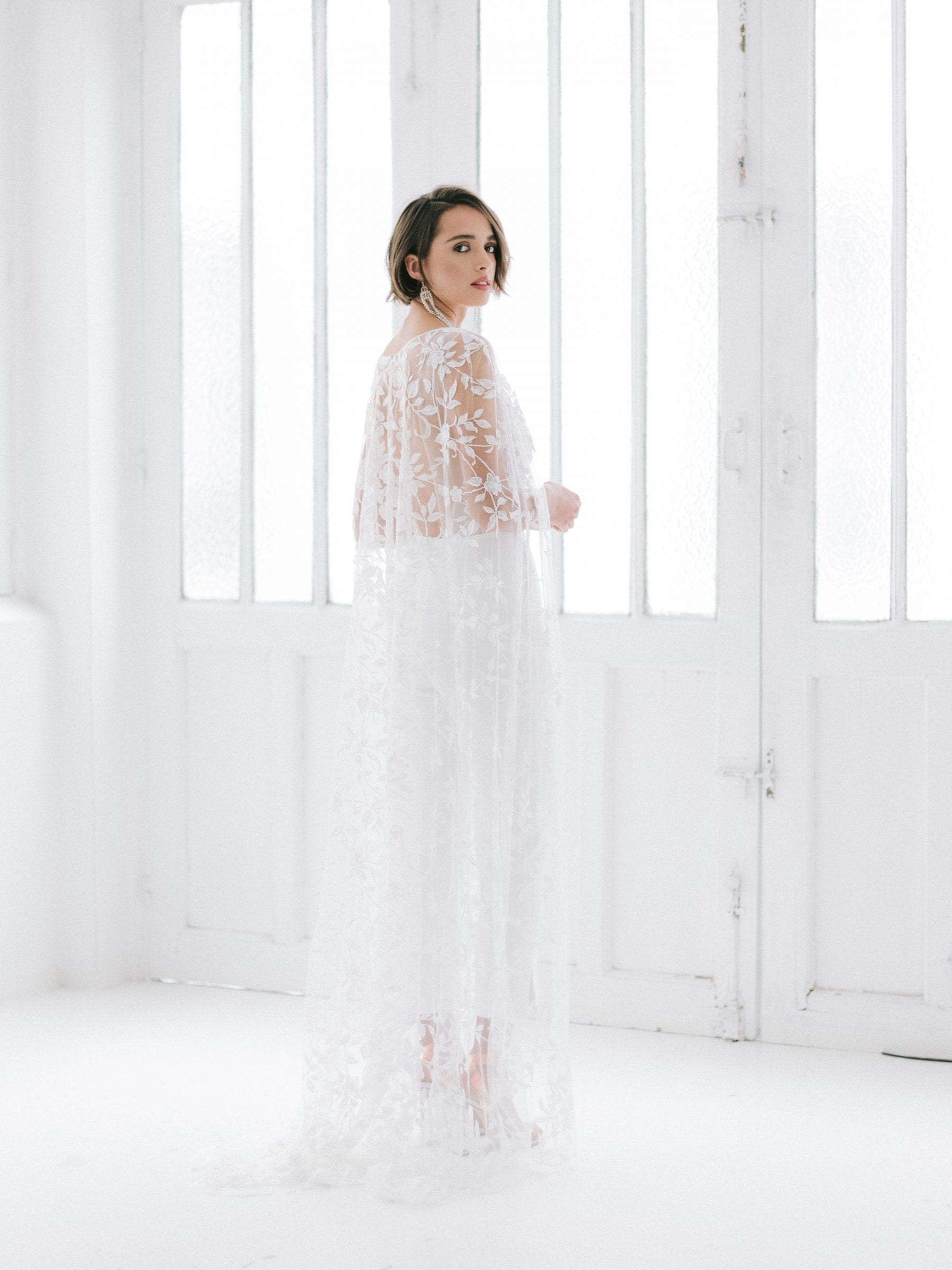 2020 White Wedding Pantsuits With Wrap V Neck Lace Appliqued Bridal Jumpsuit Formal Pants Outfit Ankle Length Wedding Gowns
