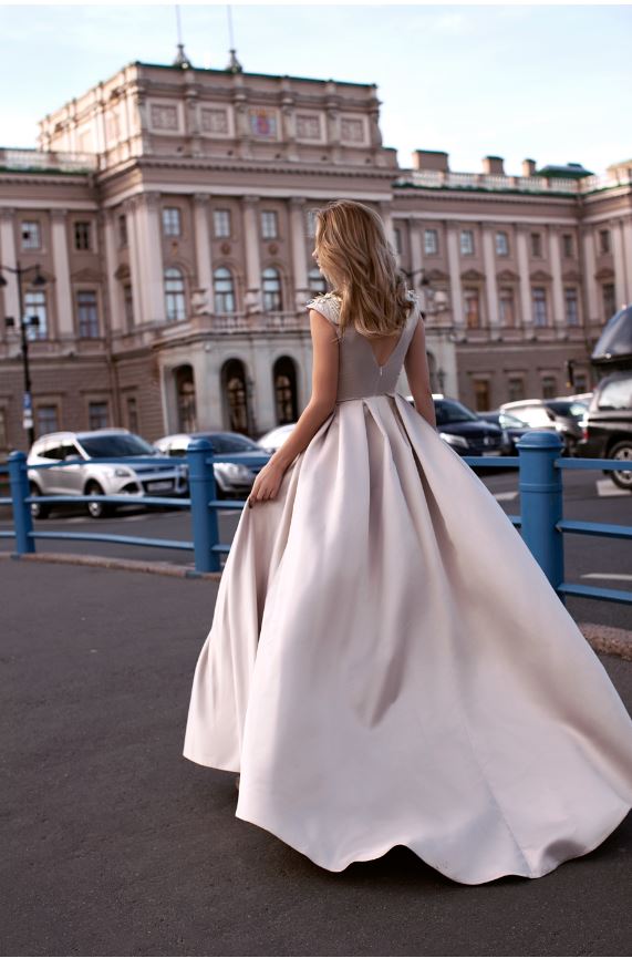 glamorous beach wedding dresses satin ruffles 3d flower applqiues a line bidal gowns backless wedding dress
