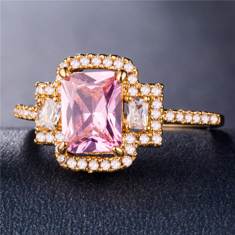 Fashion Lady Pink Zircon Rings Plated Rose Gold Color Trendy Unique Square Crystal Wedding rings for Women Party Jewelry Anillos
Fashion Lady Pink Zircon Rings Plated Rose Gold Color Trendy Unique Square Crystal Wedding rings for Women Party Jewelry Anillos