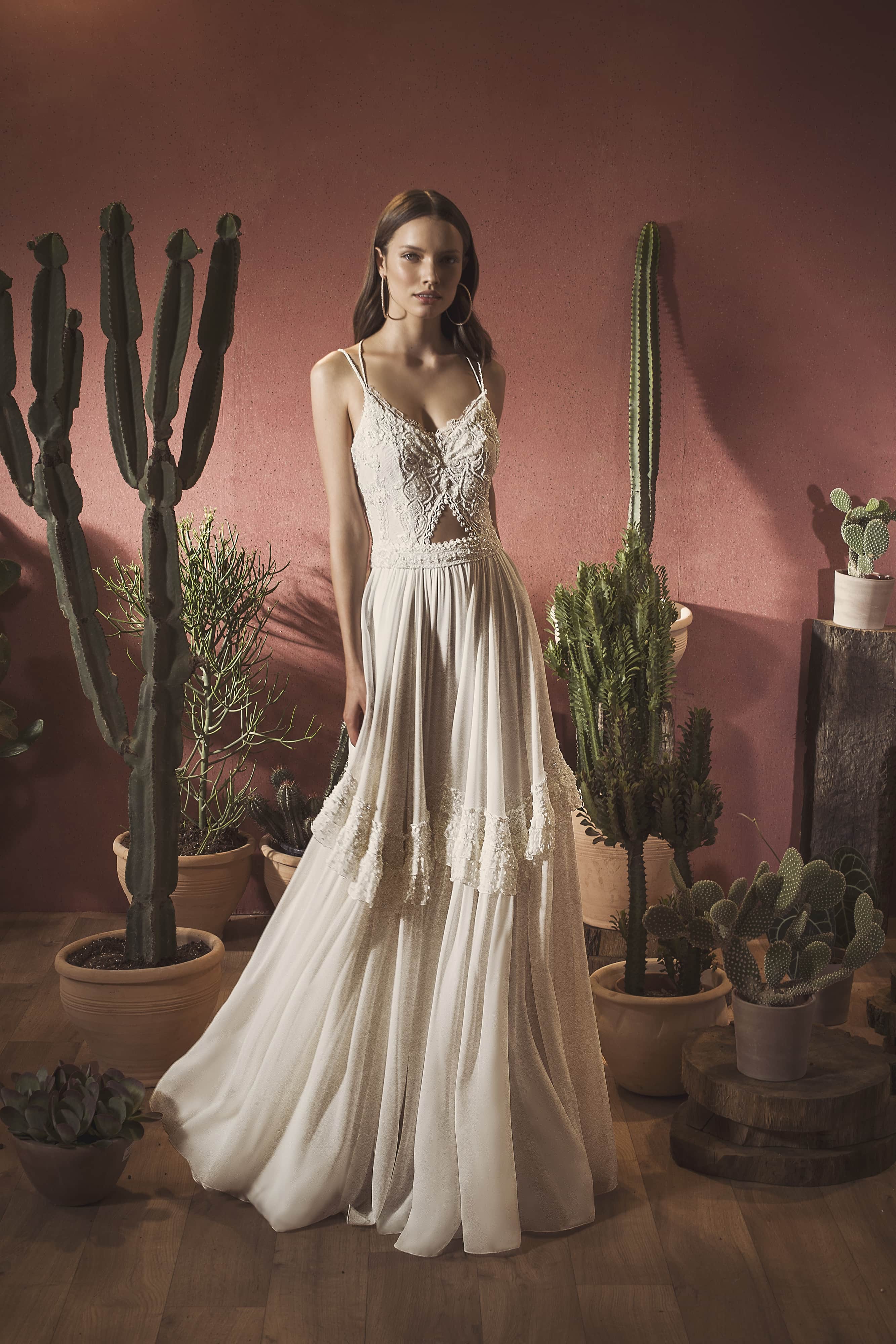 Elegant A Line Wedding Dresses Sexy Spaghetti V Neck Open Back Wedding Dress Lace Applique Feather Bridal Gown