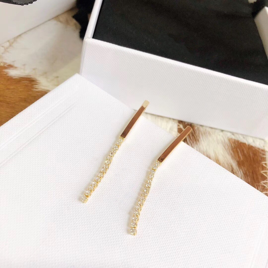 Classic Simple Glossy Row Diamond Dangle Earrings Brass Material S925 Sterling Silver Post Earrings Party Earrings
Classic Simple Glossy Row Diamond Dangle Earrings Brass Material S925 Sterling Silver Post Earrings Party Earrings